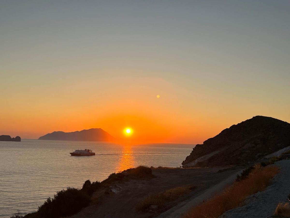 Echoes Milos Plaka  エクステリア 写真
